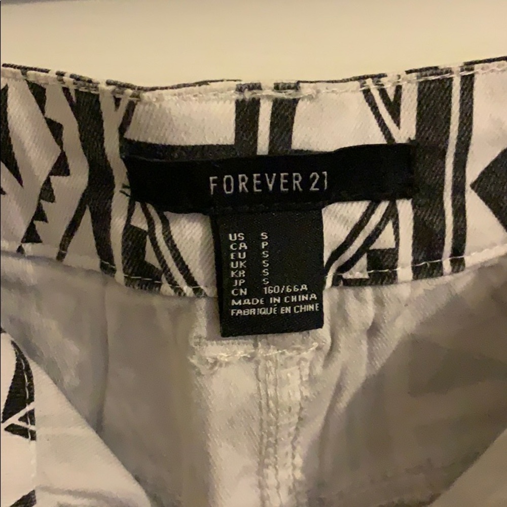 Patterned Shorts - Picture 2 of 3